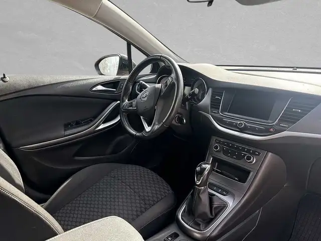 Opel Astra view 4