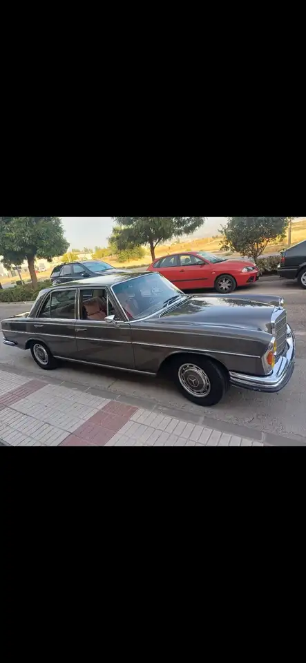 Mercedes-Benz S 280 cambio automático abajo, es del 1970 matricula his, foto 3