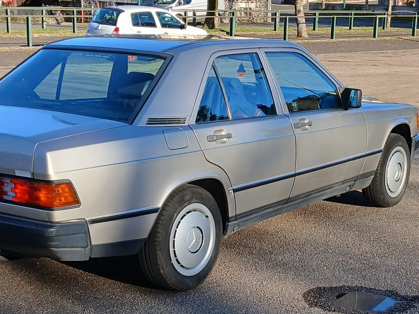 Mercedes-Benz 190 190+E+2.0+Confort Or - 1