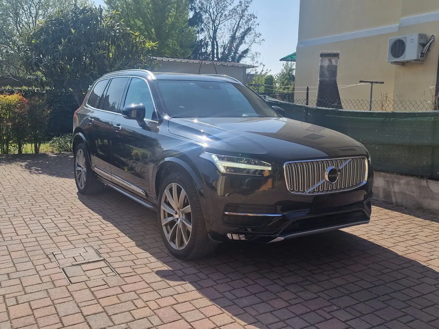 Volvo XC90 D5 AWD Geartronic Inscription 7p Nero - 1