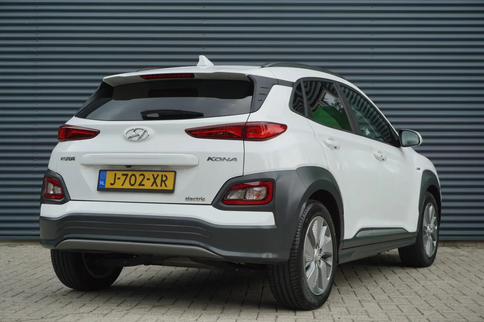 Hyundai KONA EV 204pk Fashion 64 kWh | SoH 97% | Navigatie | Ap Wit - 2