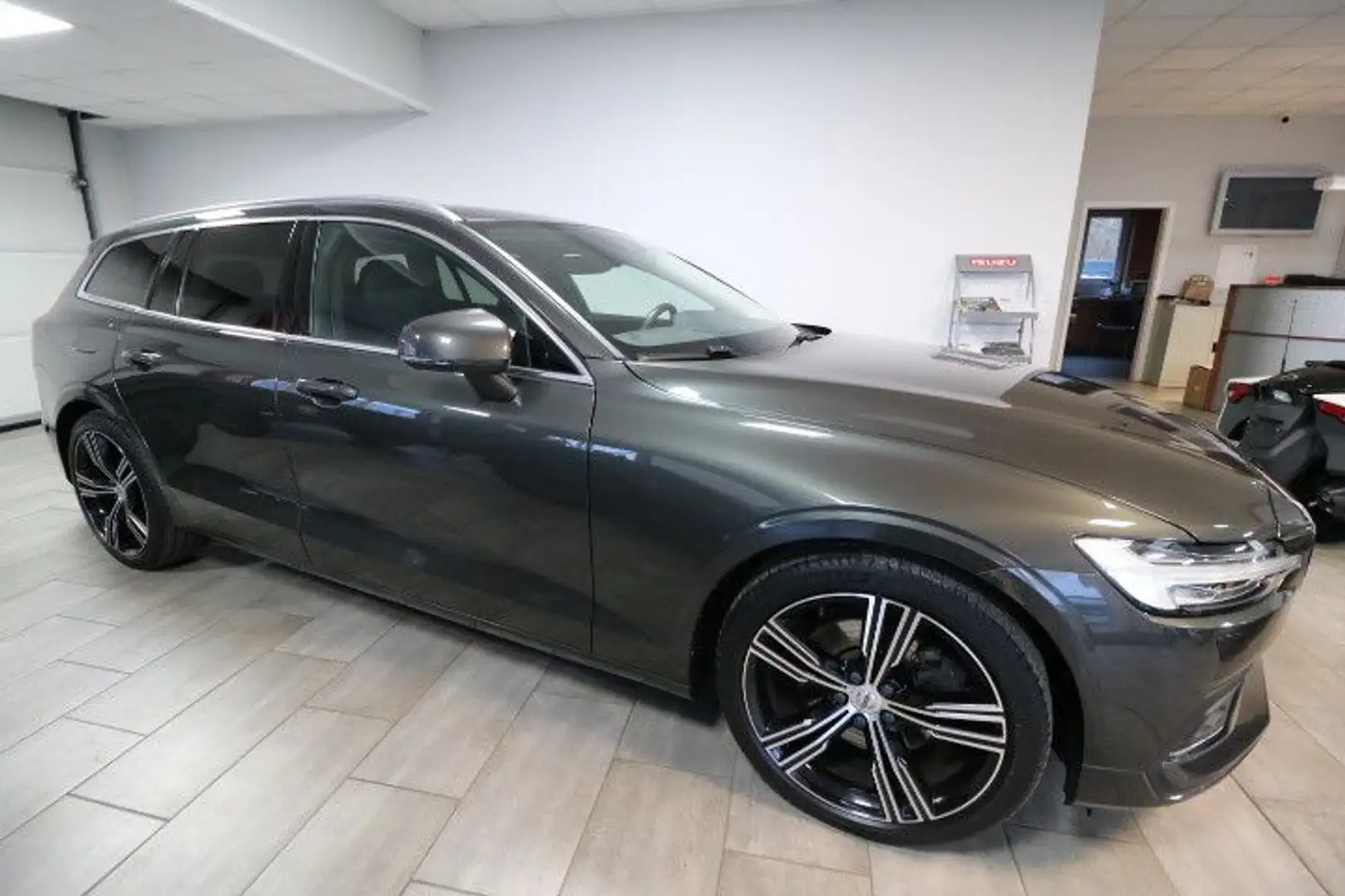 Volvo V60 B4 Plus Bright Harman-Kardon Gris - 2