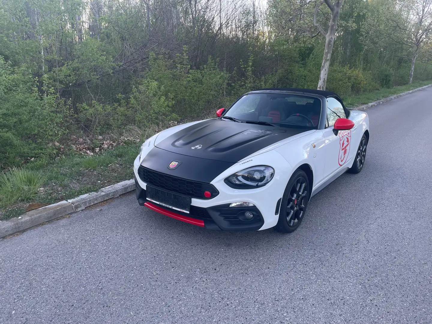 Abarth 124 Spider §57a bis 10/2026, mit ZR Service Weiß - 1