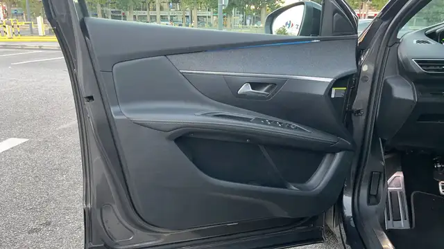 Peugeot 3008 view 7