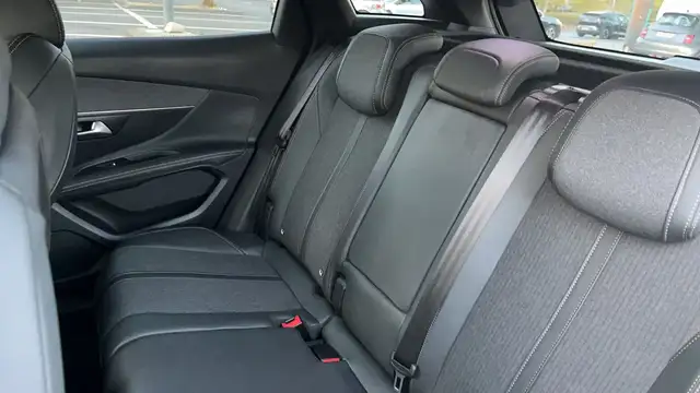 Peugeot 3008 view 9