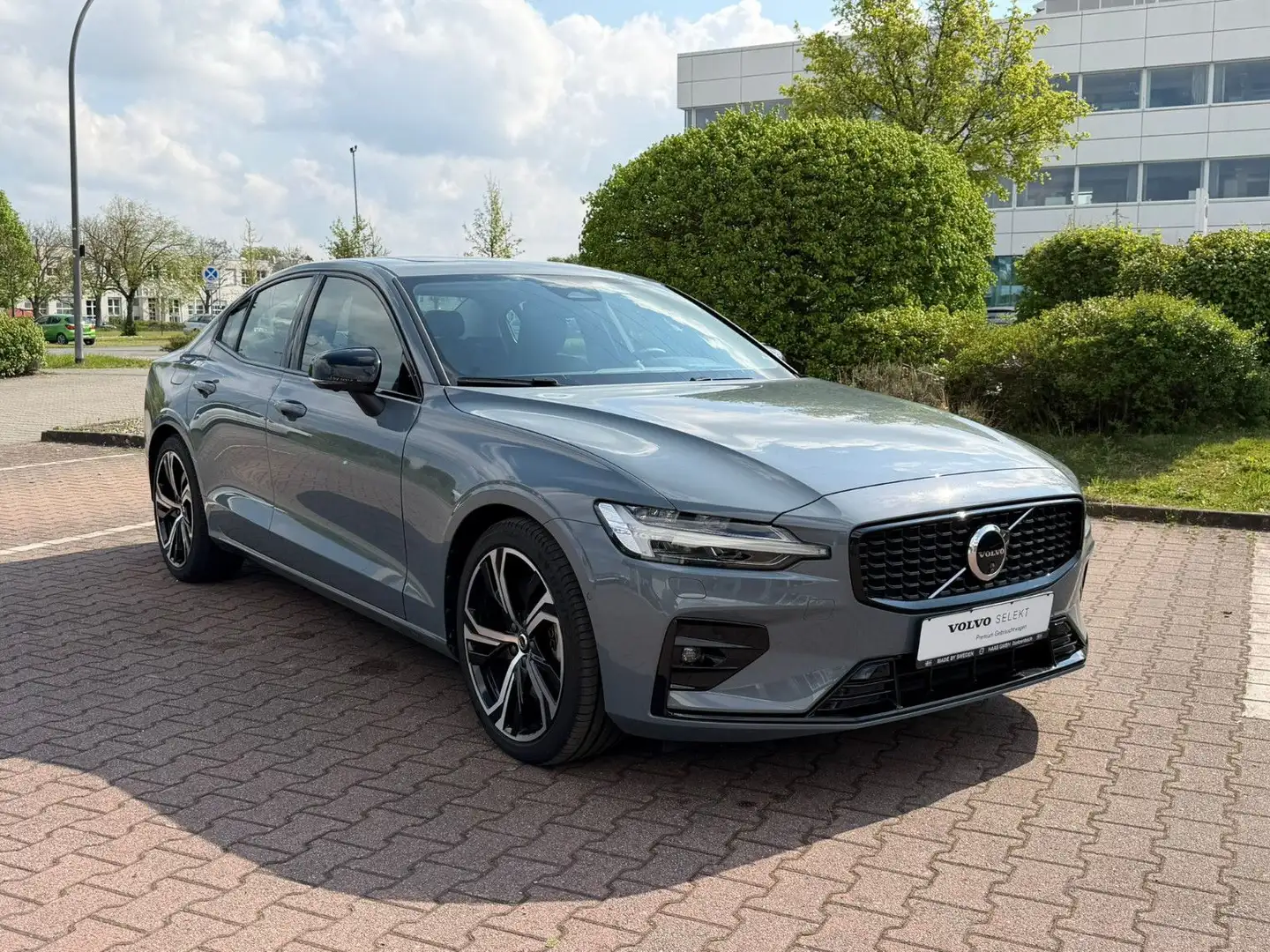 Volvo S60 B5 AWD Ultimate Dark Auto Grau - 1