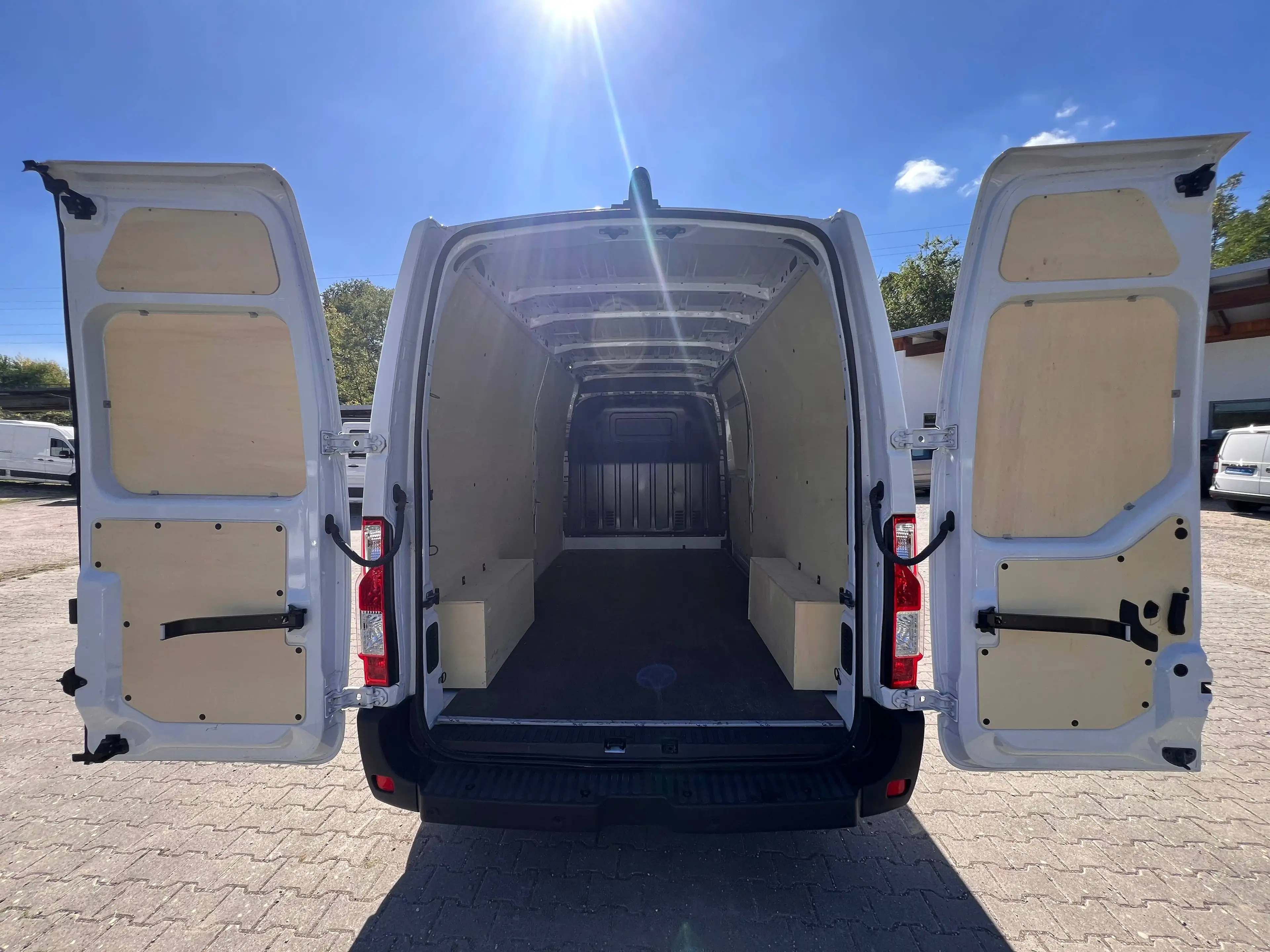 Nissan Interstar Kastenwagen L3H2 3,5t N-Connecta FWD Rückfahrkamera — photo 7
