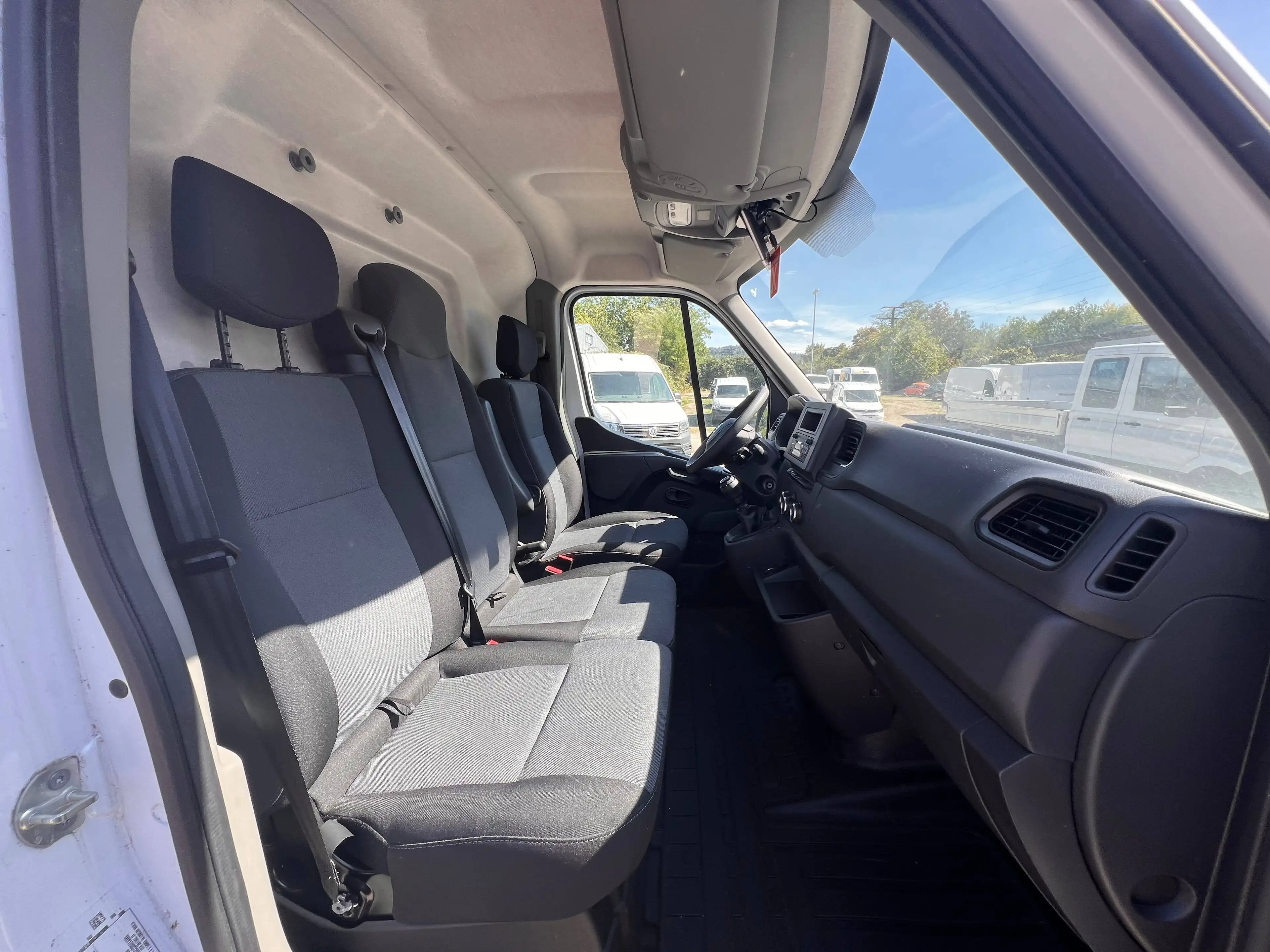 Nissan Interstar Kastenwagen L3H2 3,5t N-Connecta FWD Rückfahrkamera — photo 9