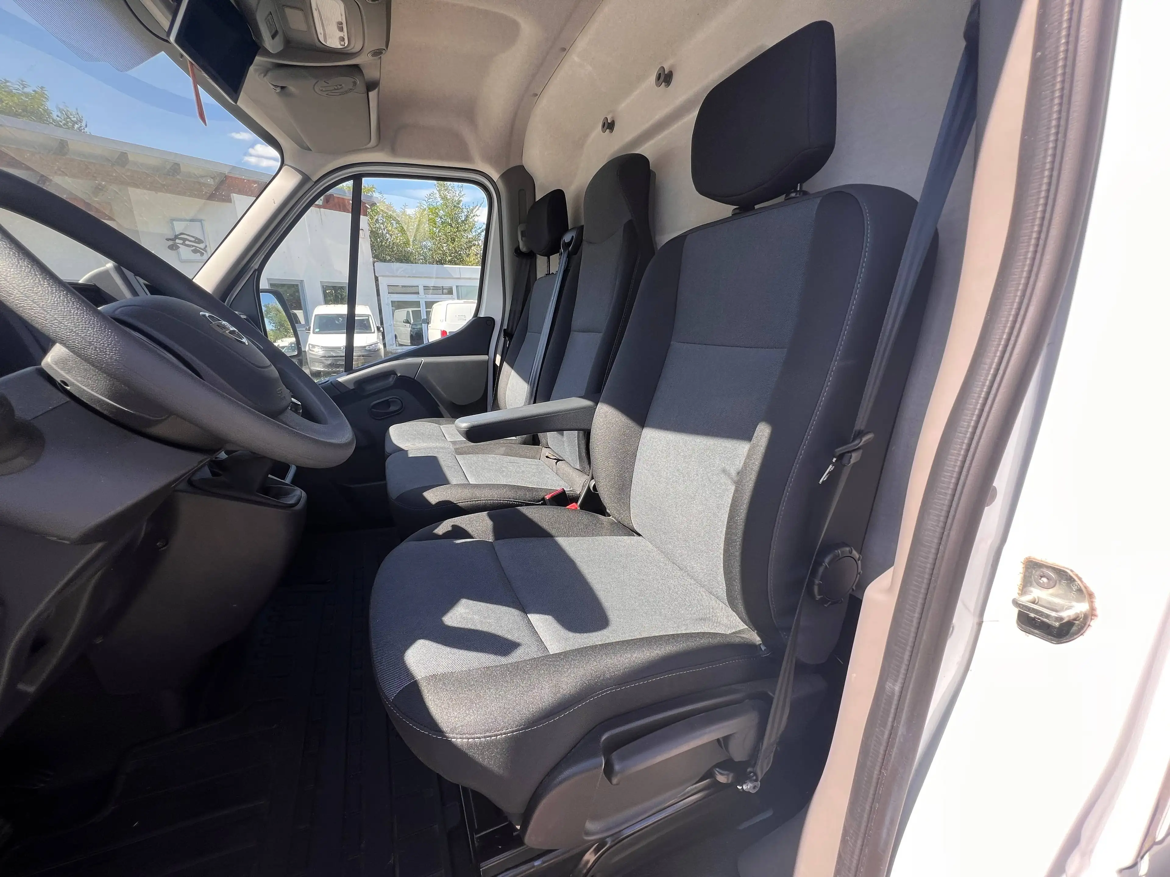 Nissan Interstar Kastenwagen L3H2 3,5t N-Connecta FWD Rückfahrkamera — photo 8