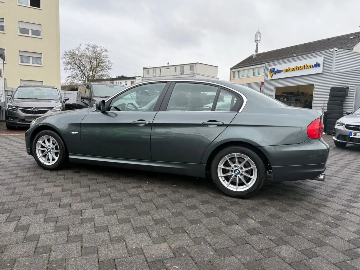 BMW 325 i xDrive AUTOMATIK|WENIG-KM! Vert - 2