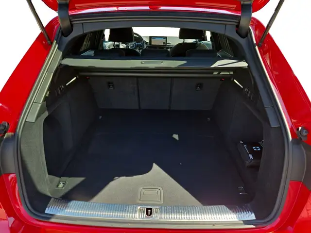 Audi A4 view 14