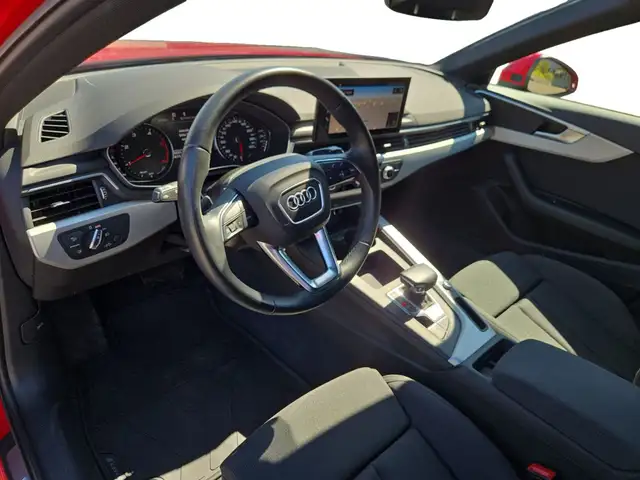 Audi A4 view 4