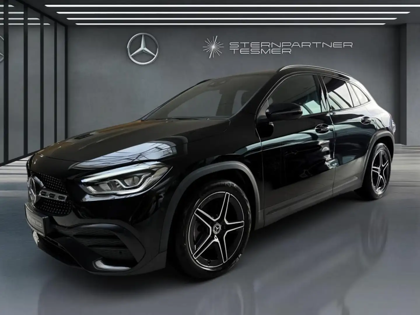 Mercedes-Benz GLA 220 d AMG, Night-P, Kamera, Pano-D, CarPl. Schwarz - 1