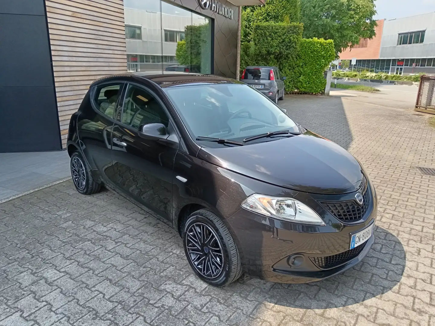 Lancia Ypsilon 1.0 firefly hybrid Gold s Zwart - 1