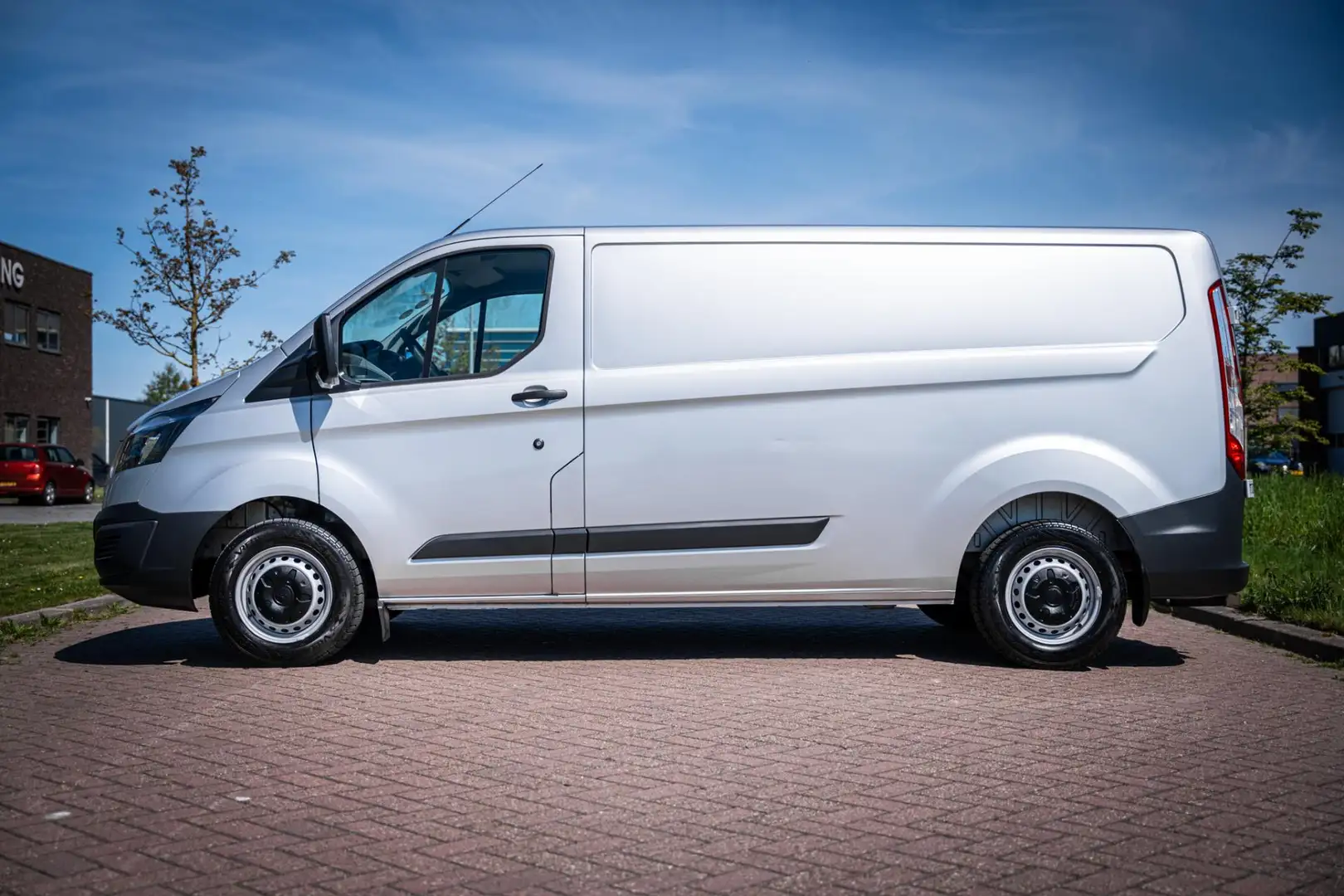 Ford Transit Custom 300 2.0 TDCI L2H1 Trend Gris - 2