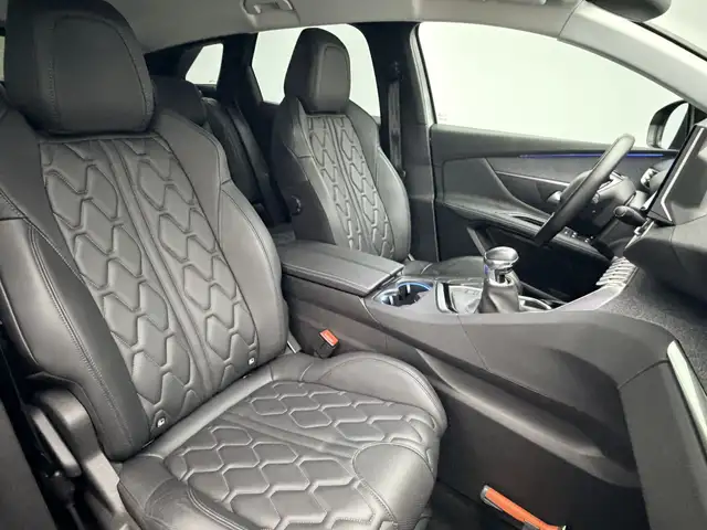 Peugeot 3008 view 5