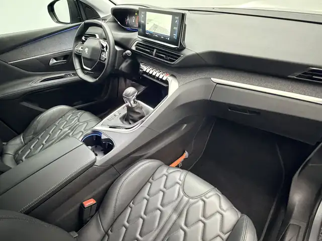 Peugeot 3008 view 9