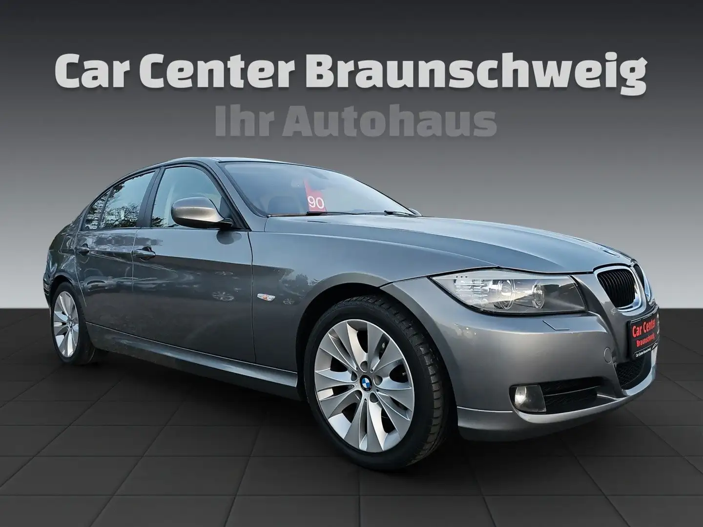BMW 320 d Limousine+Sport+Leder+Alu+Navi+ siva - 2