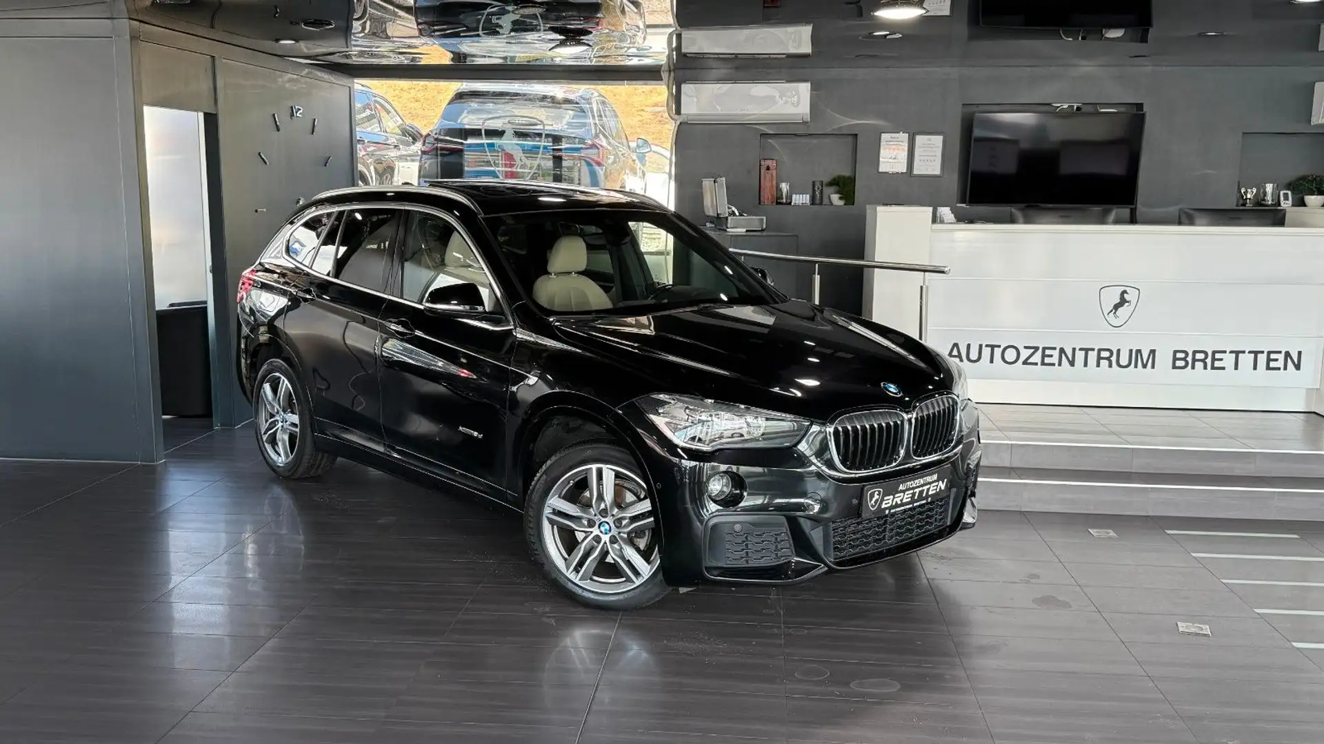 BMW X1 xDrive 18 d M Sport*Navi*PDC*Leder Schwarz - 1