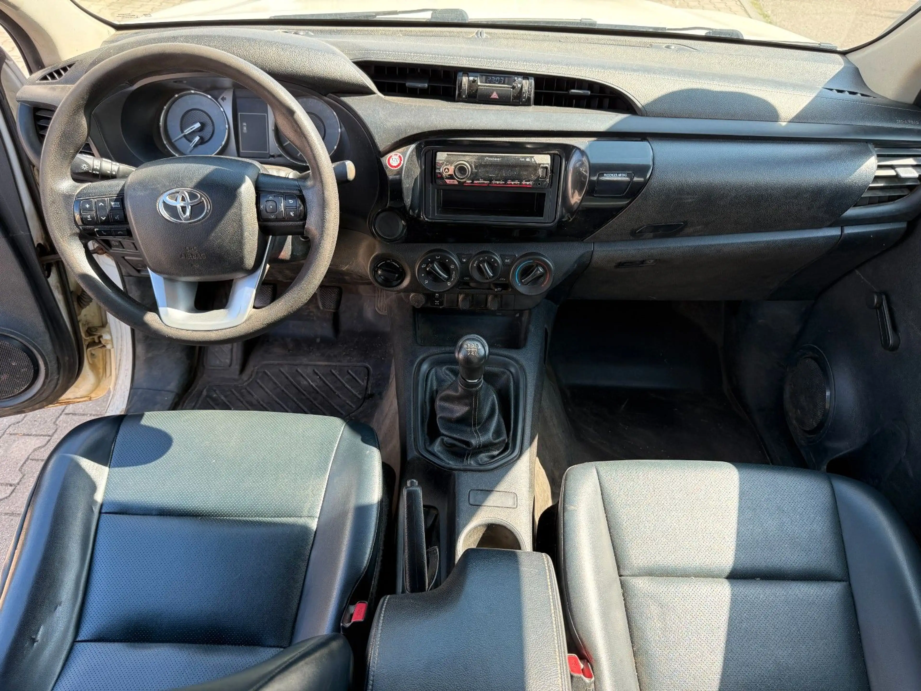 Toyota Hilux Double Cab Duty 4x4 1.Hand Leder Klima DAB — photo 10