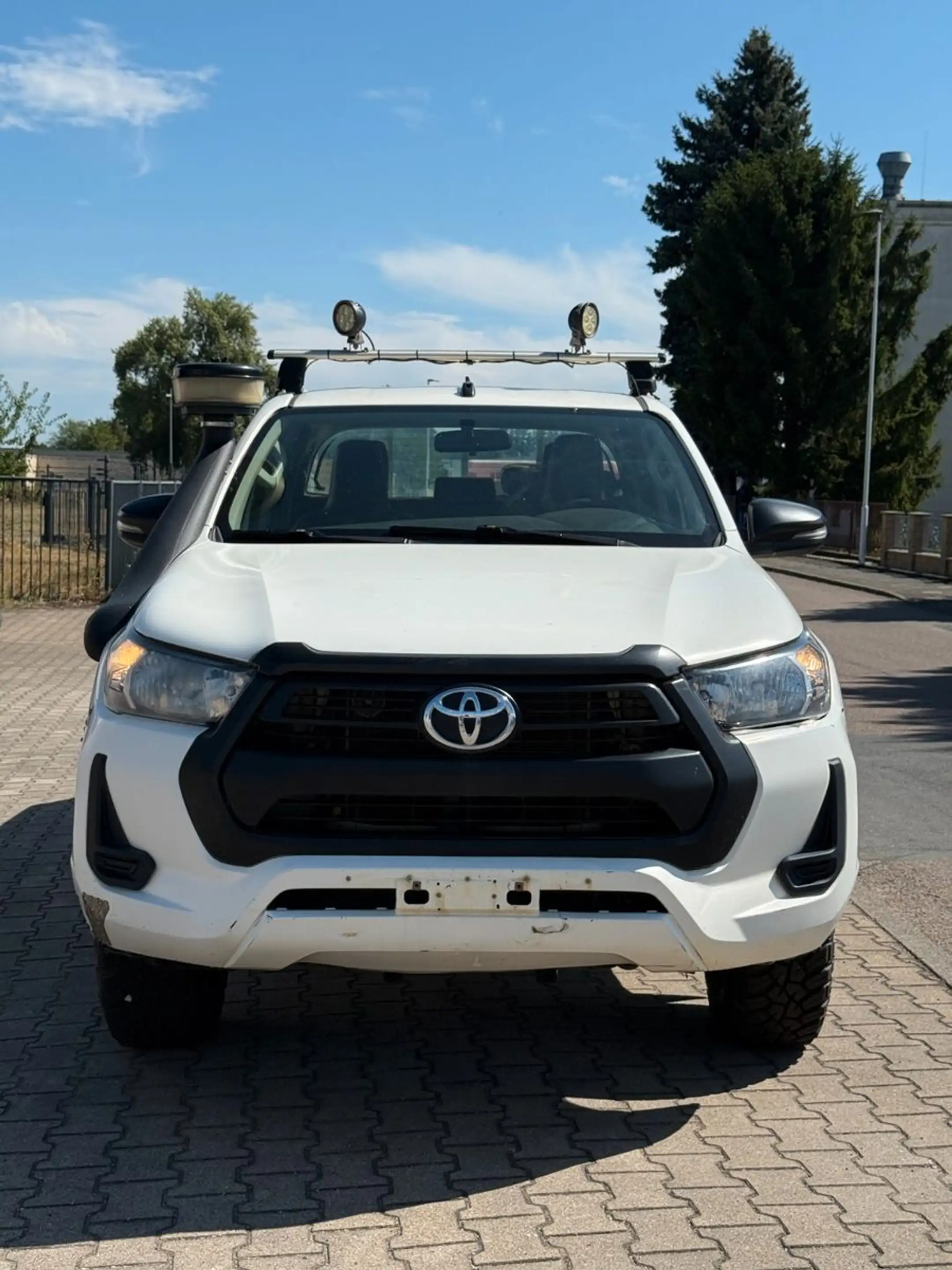 Toyota Hilux Double Cab Duty 4x4 1.Hand Leder Klima DAB — photo 7
