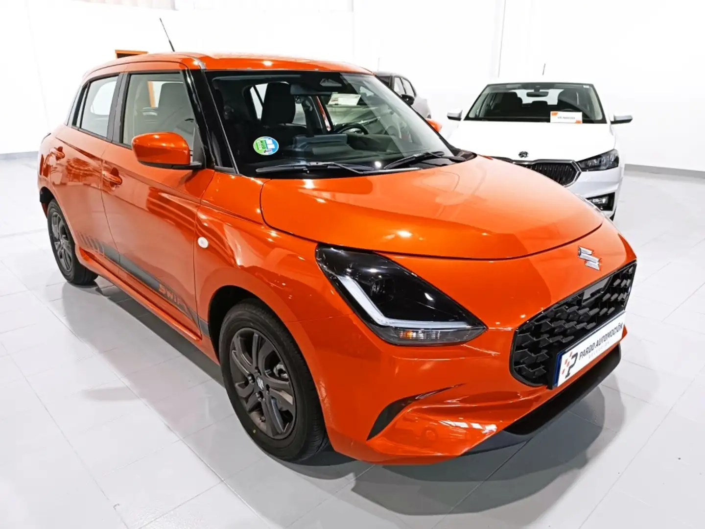 Suzuki Swift 1.2 Mild Hybrid S1 Naranja - 1