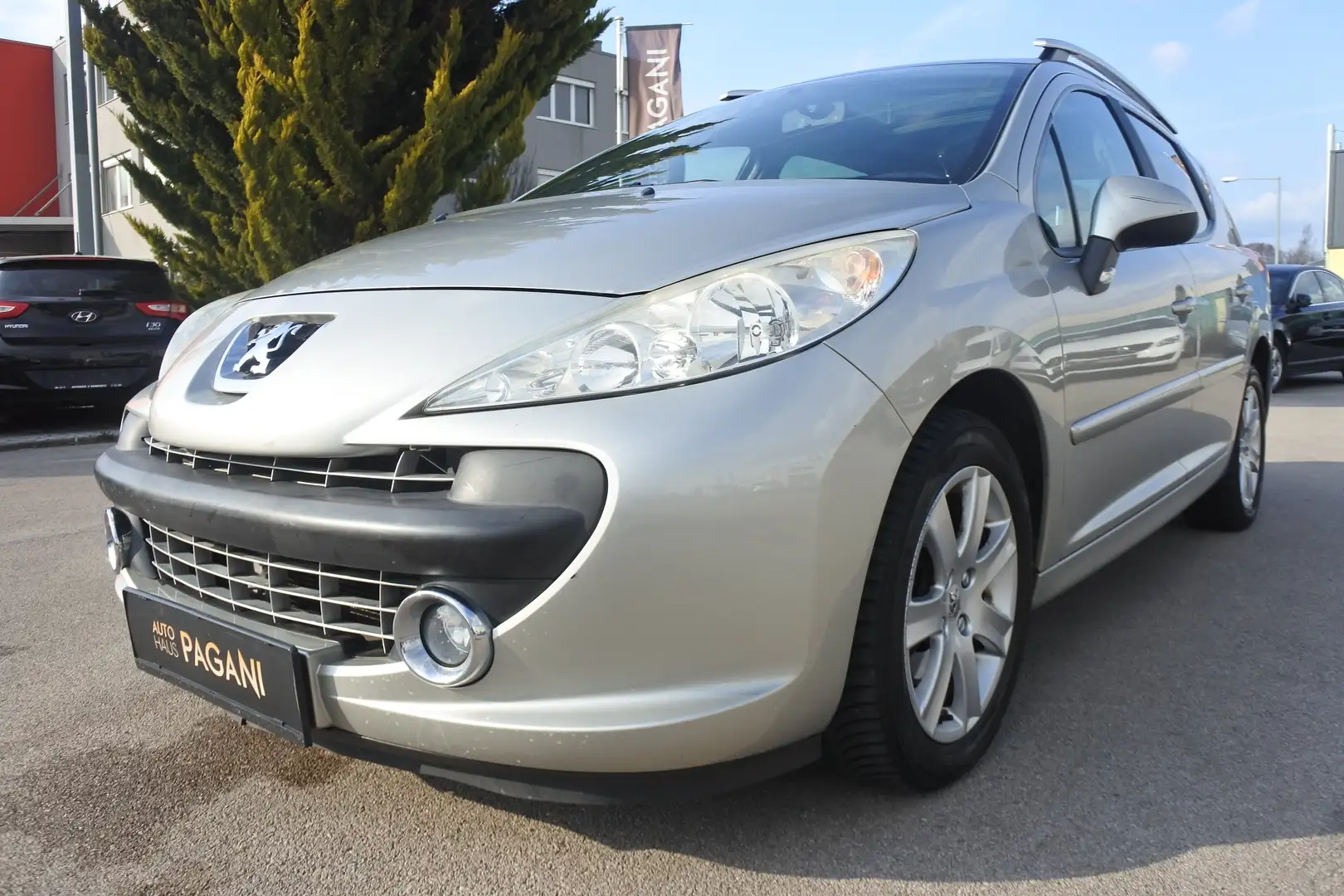 Peugeot 207 207 SW Active 1,6 16V VTi Tiptronic Active Silber - 2