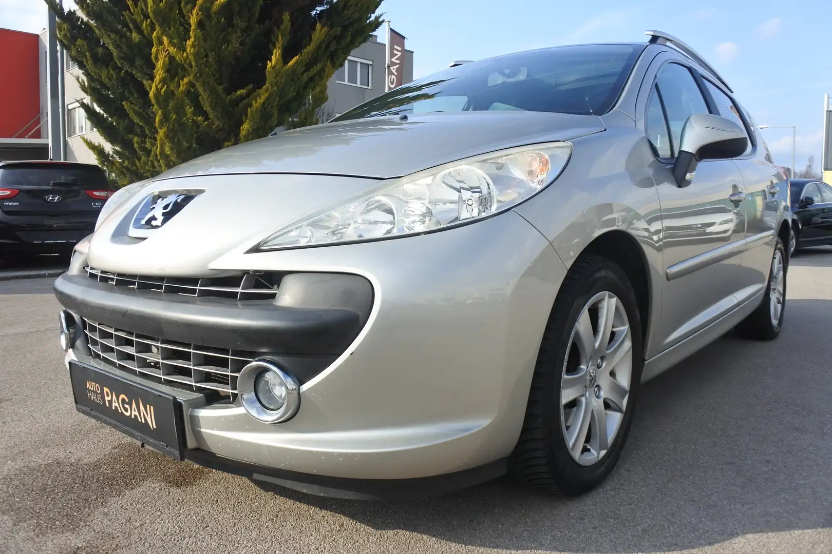 Peugeot 207 207 SW Active 1,6 16V VTi Tiptronic Active Silber - 1
