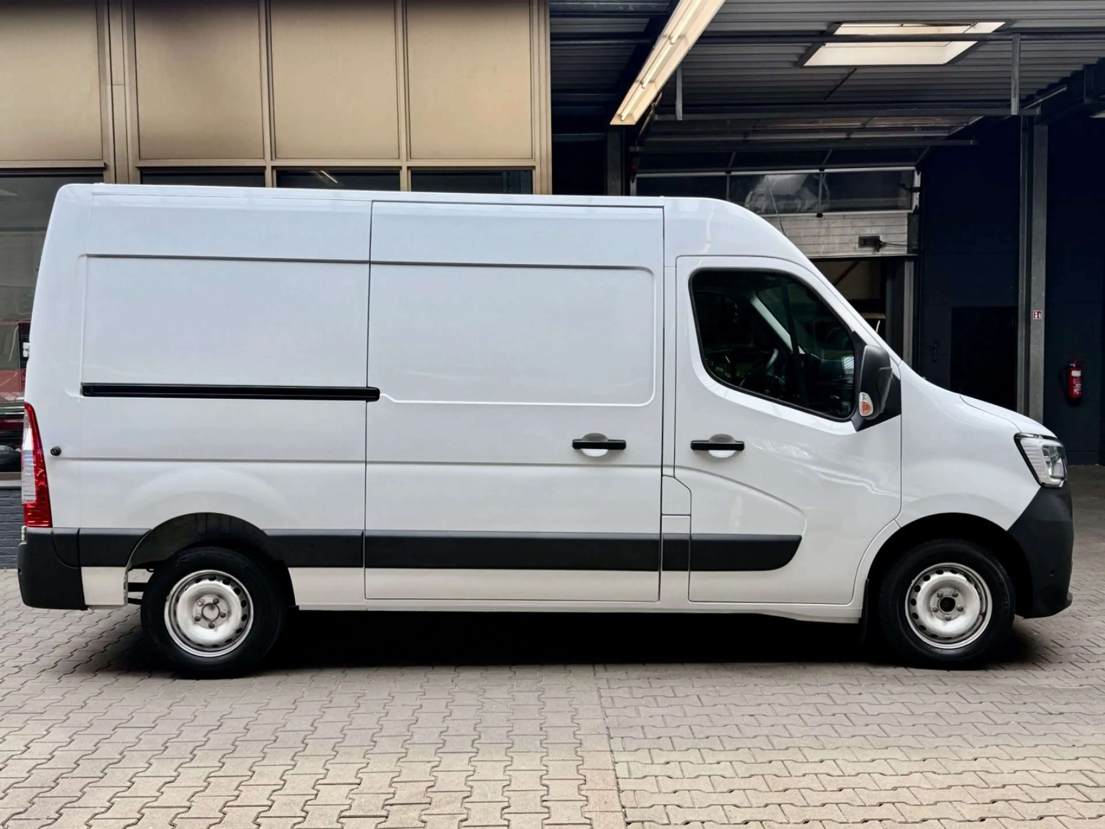 Renault Master 2.3 D L2H2 AUTOMATIK AHK NAVI CAM LED PDC — photo 14