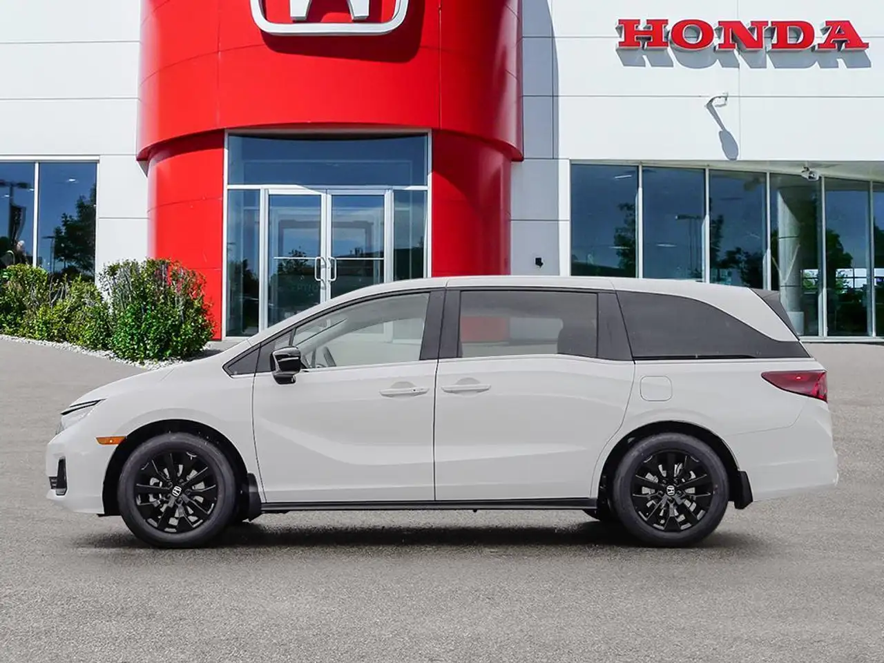 Honda Odyssey снимка Honda Odyssey
