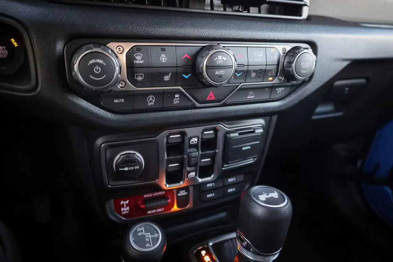 Jeep Wrangler снимка Jeep Wrangler