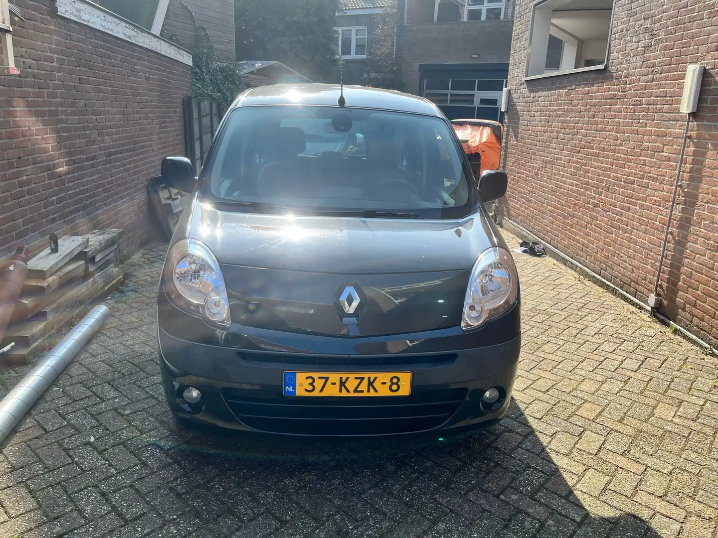 Renault Kangoo Renault Kangoo 1.6 16V 78KW Family AUT 2010 Zwart - 1