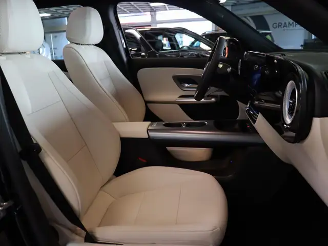 Mercedes-Benz GLB view 21