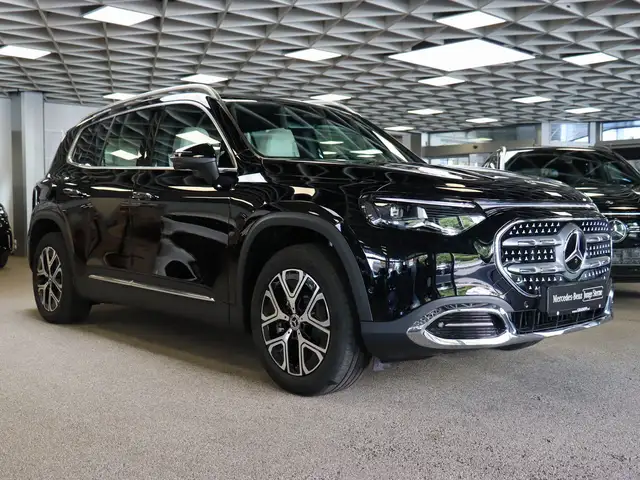 Mercedes-Benz GLB view 4