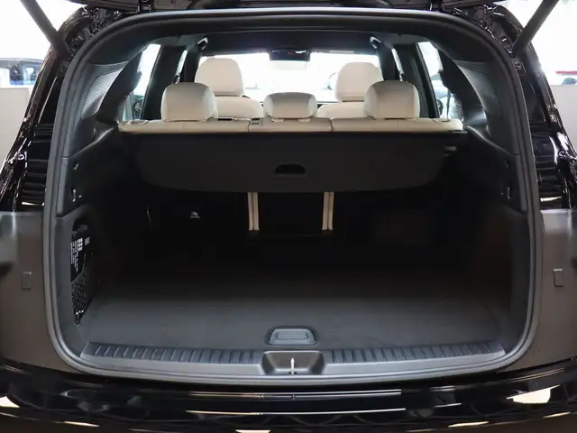 Mercedes-Benz GLB view 18
