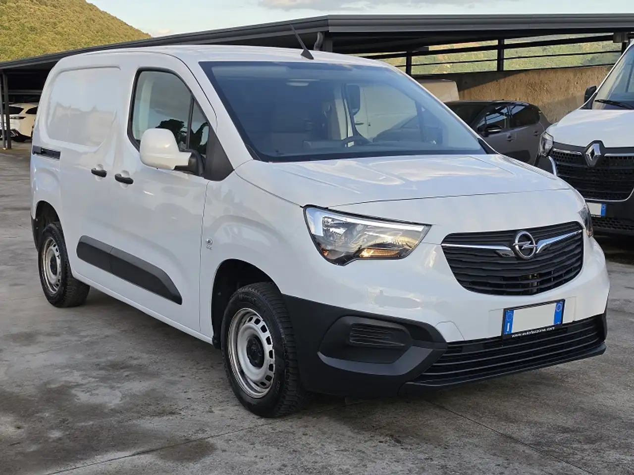 Opel Combo 1.5 D 16V 100CV S&S DPF L1 Cargo 650KG Edition E6 CLIMA TOUCH 5" PARK — photo 1 of 15
