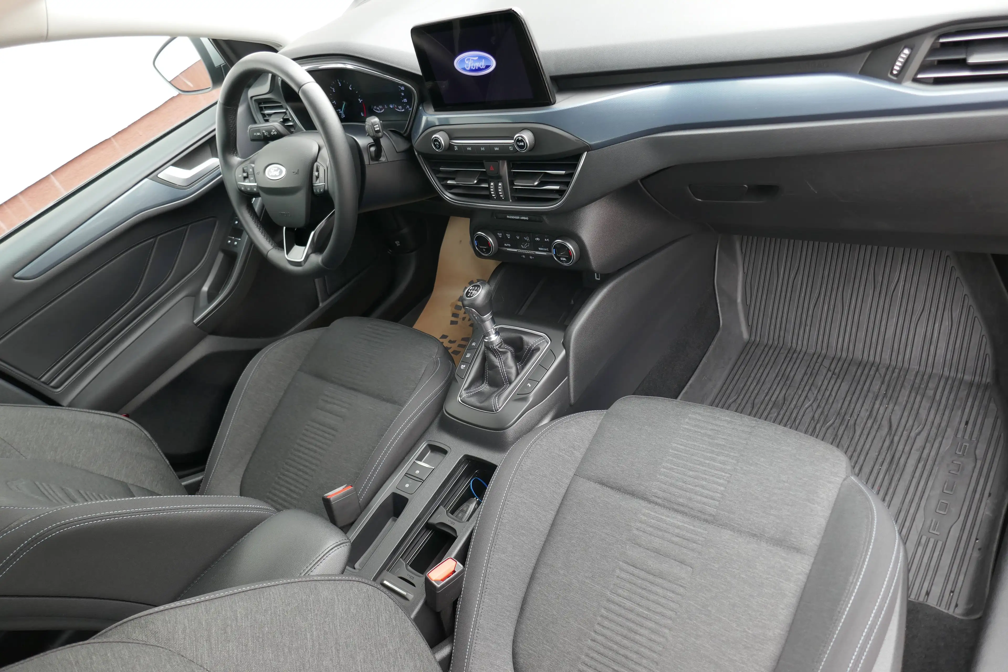 Ford Focus Active — photo 12