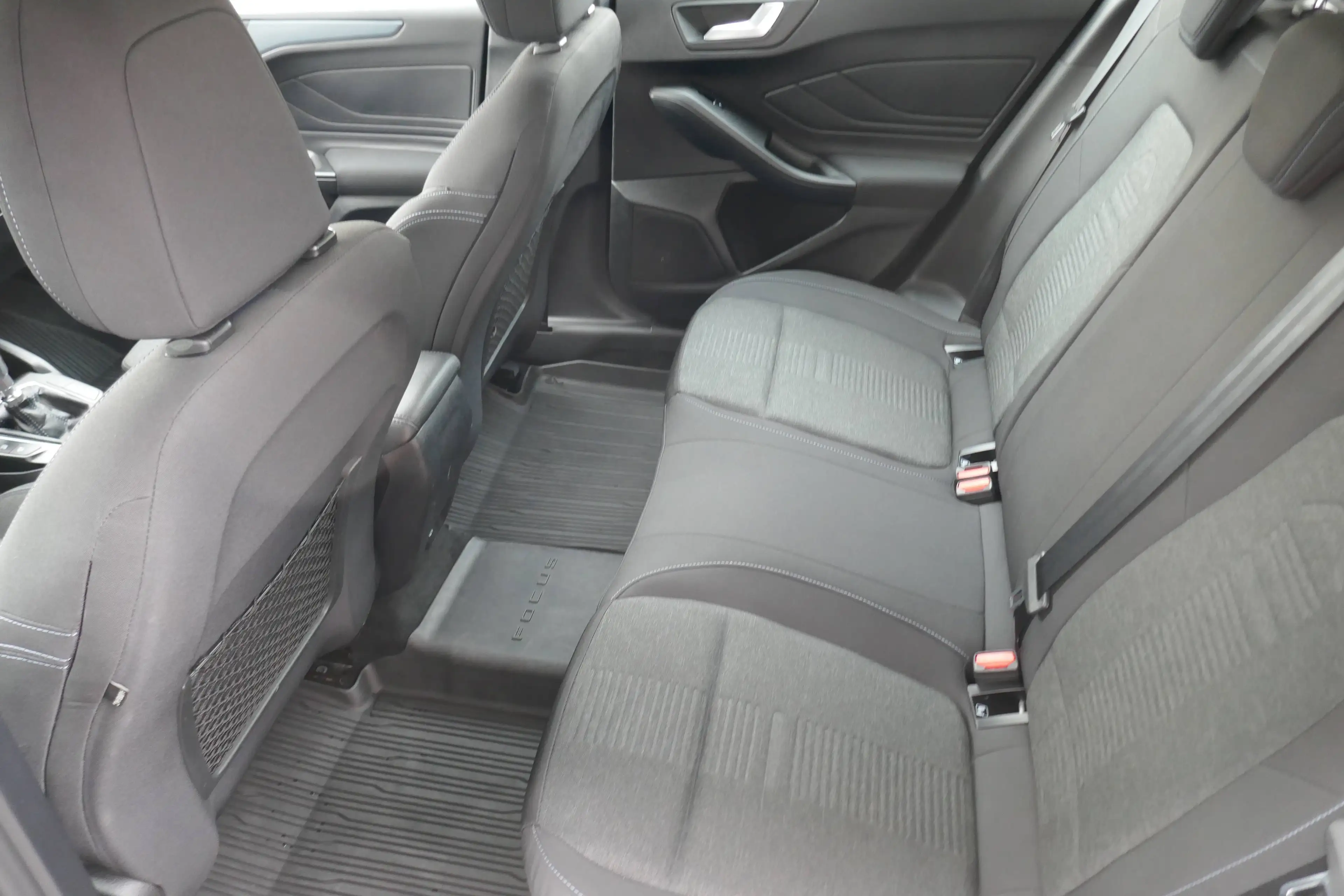 Ford Focus Active — photo 10