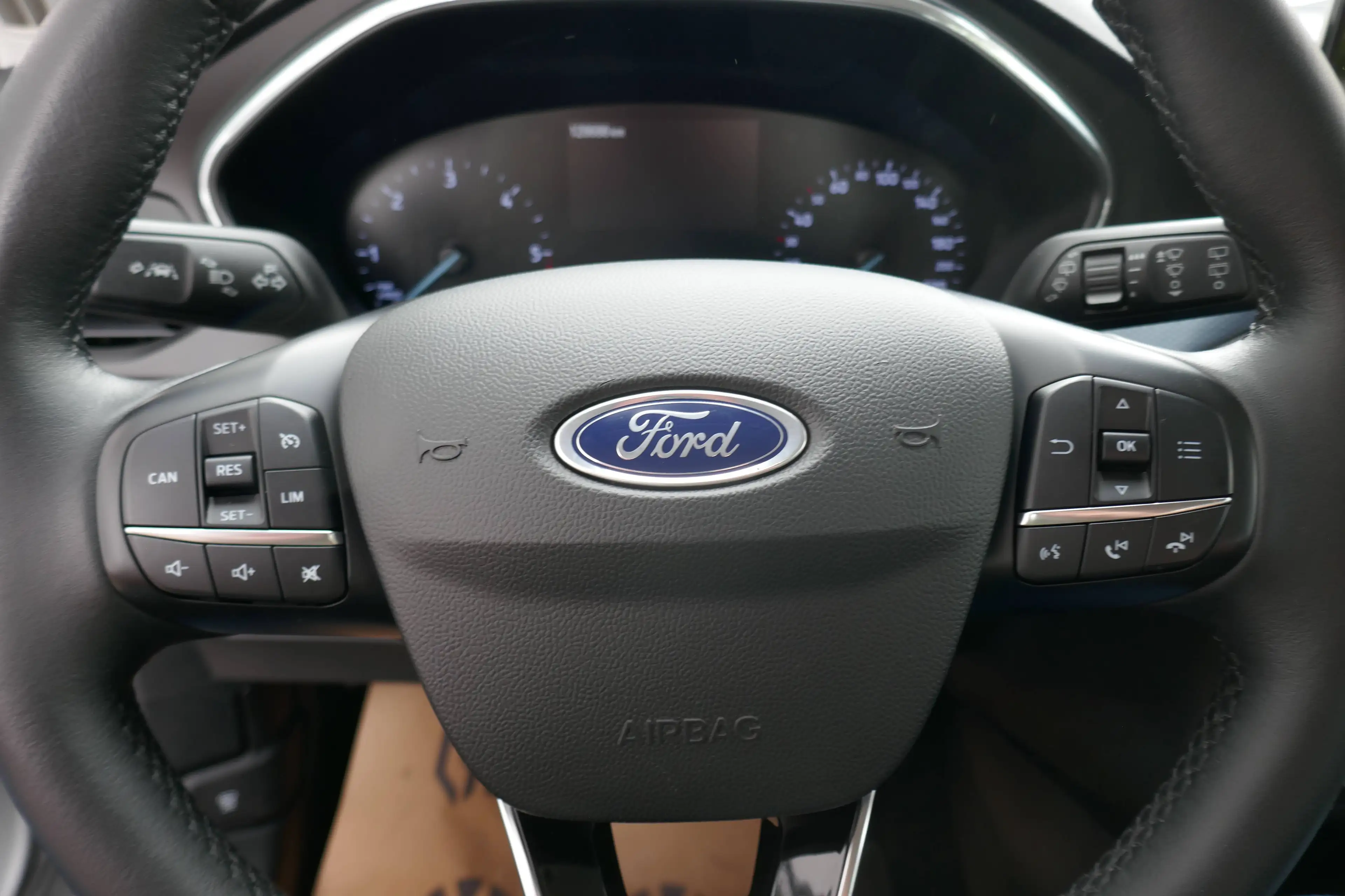 Ford Focus Active — photo 14