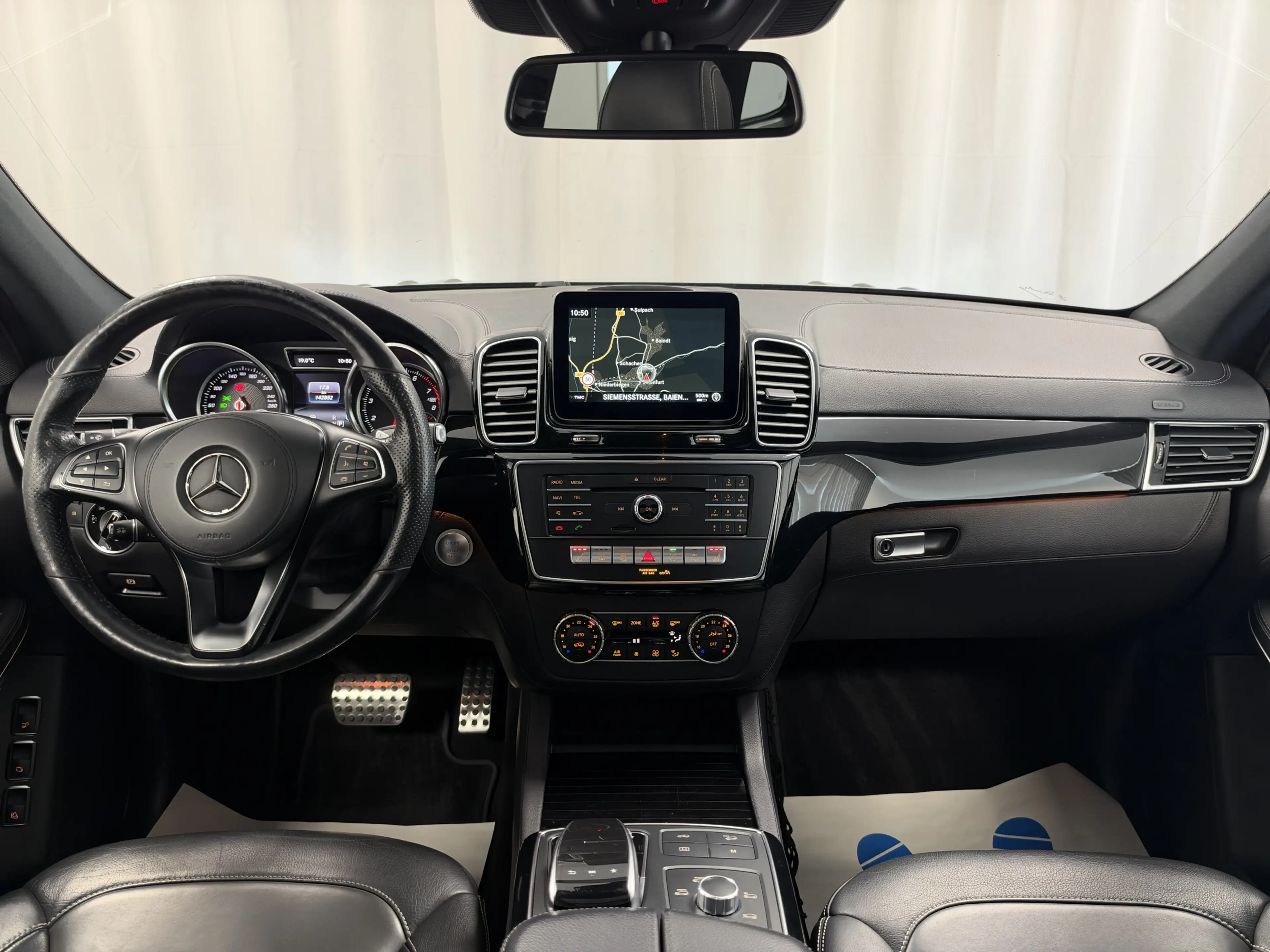 Mercedes-Benz GLS 500 4M AMG Night AHK Pano LED Distr+ Standh. — photo 12