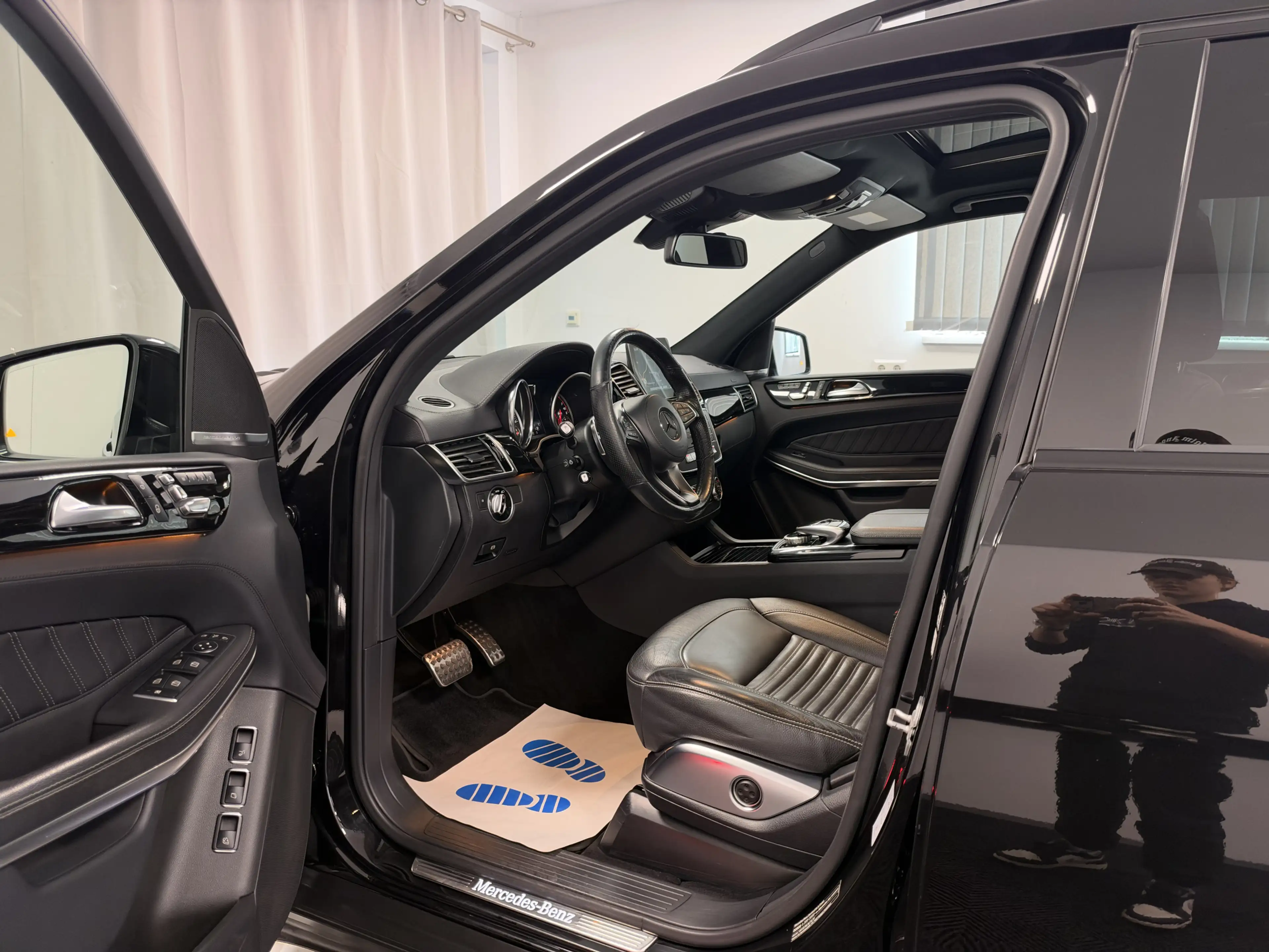 Mercedes-Benz GLS 500 4M AMG Night AHK Pano LED Distr+ Standh. — photo 9