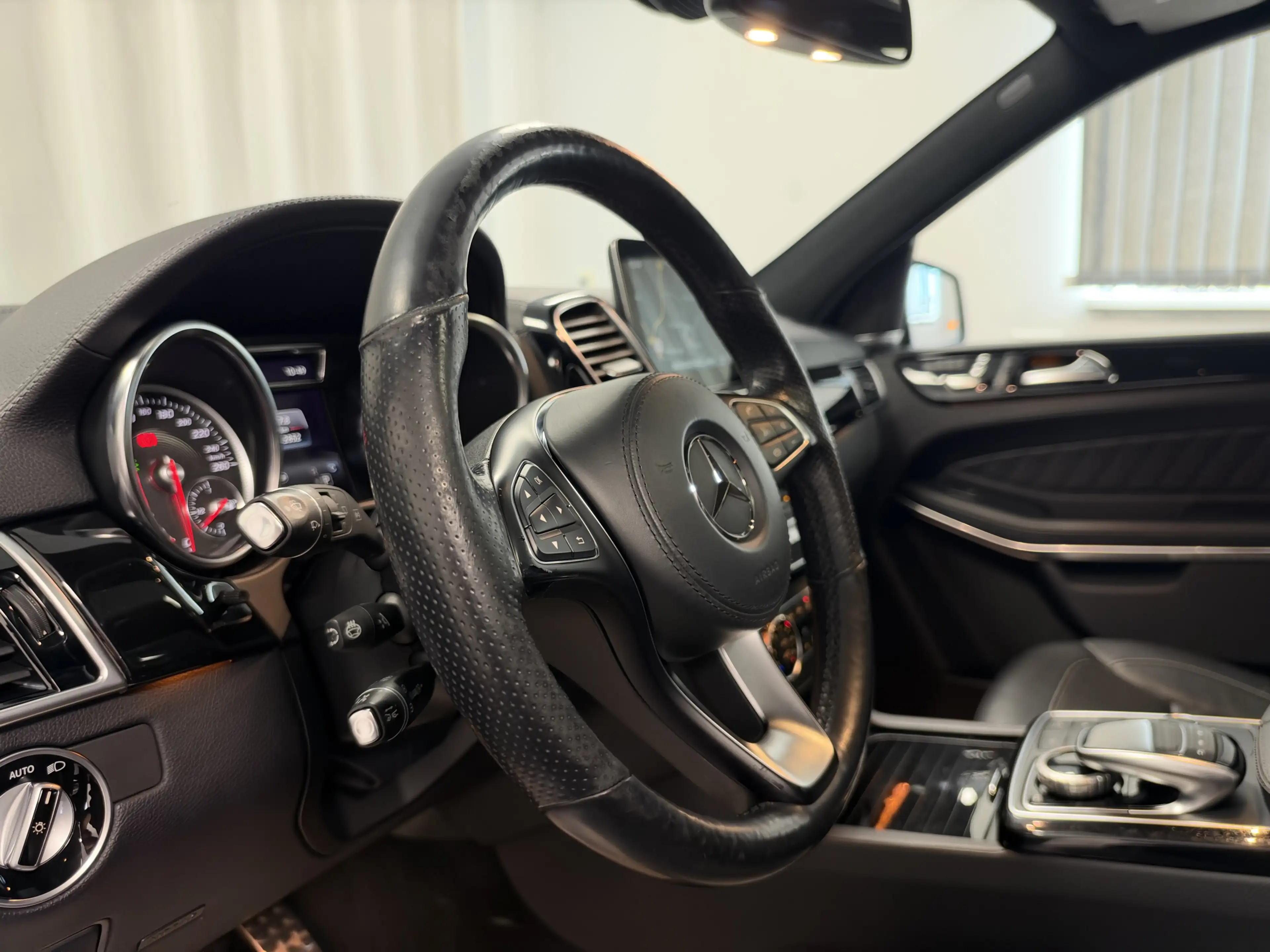 Mercedes-Benz GLS 500 4M AMG Night AHK Pano LED Distr+ Standh. — photo 10