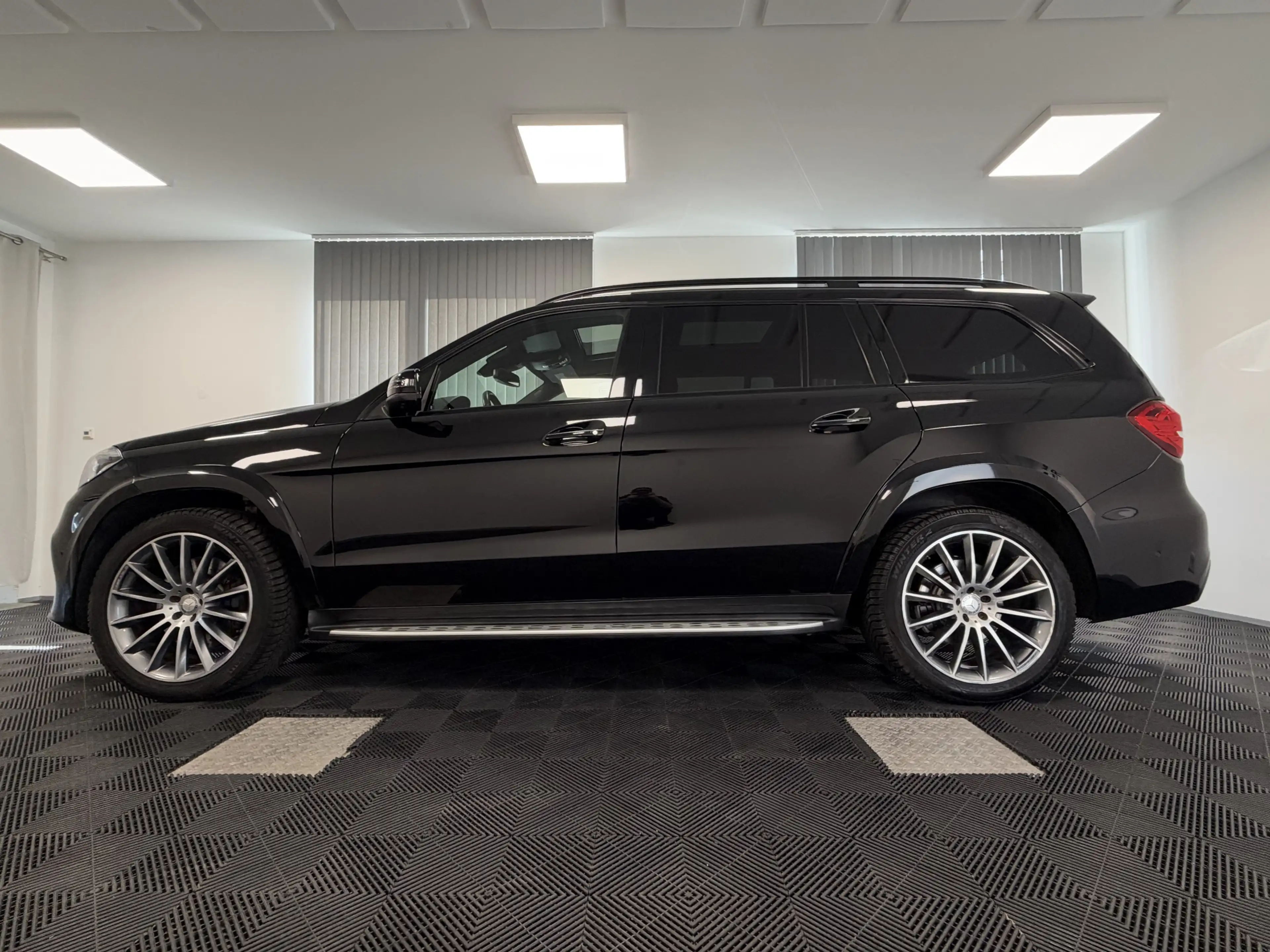 Mercedes-Benz GLS 500 4M AMG Night AHK Pano LED Distr+ Standh. — photo 5