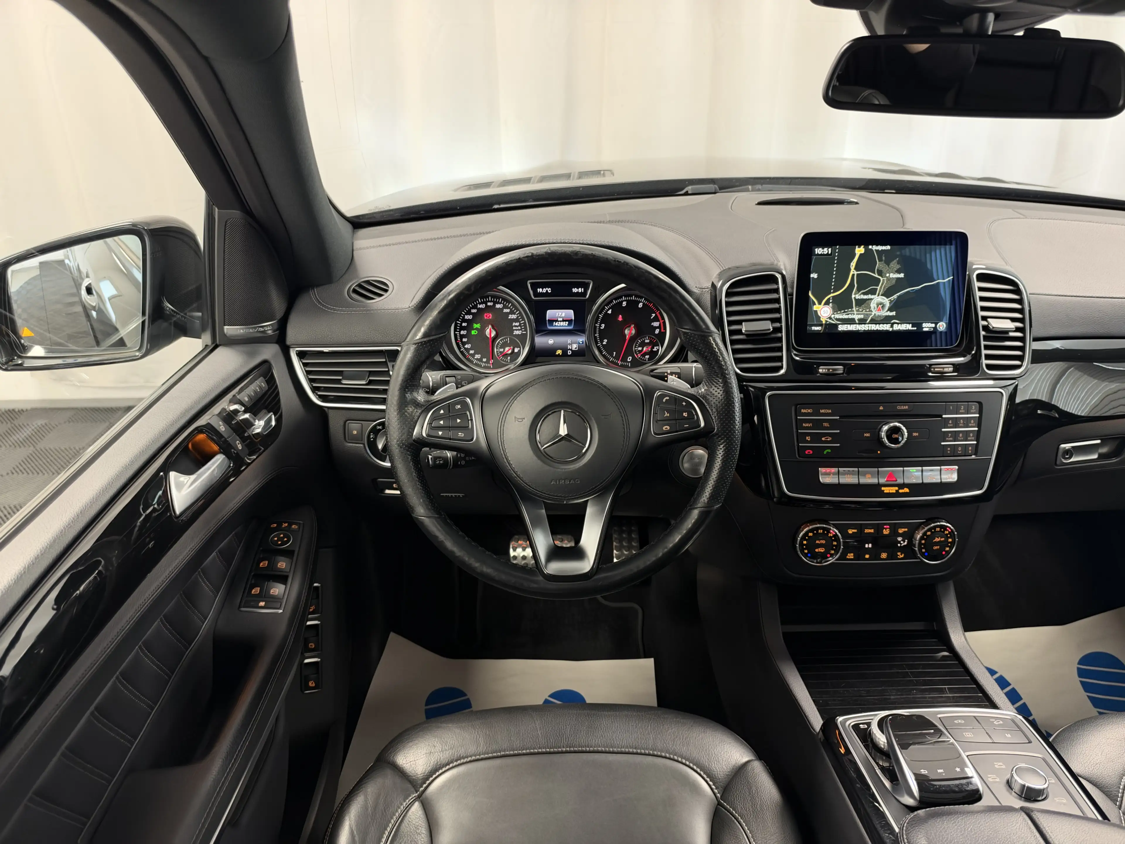 Mercedes-Benz GLS 500 4M AMG Night AHK Pano LED Distr+ Standh. — photo 13