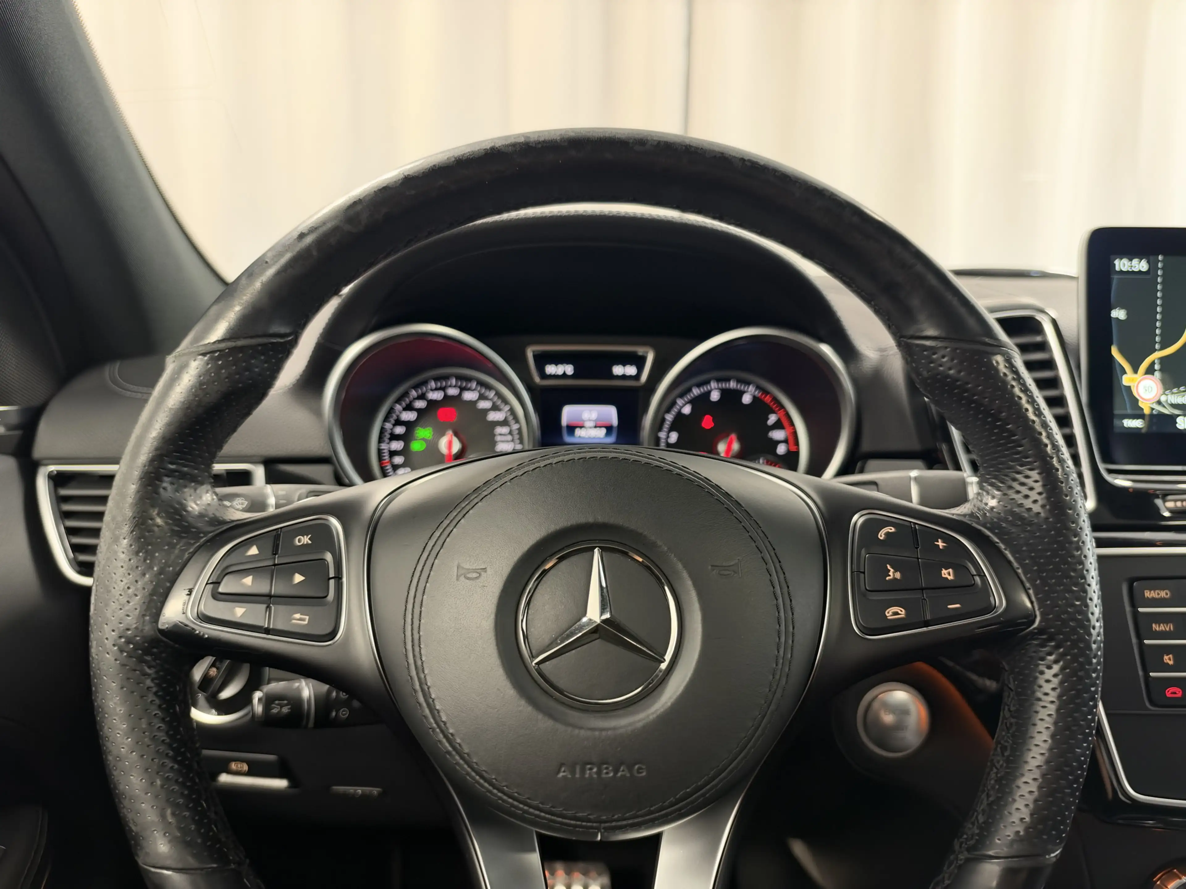 Mercedes-Benz GLS 500 4M AMG Night AHK Pano LED Distr+ Standh. — photo 14
