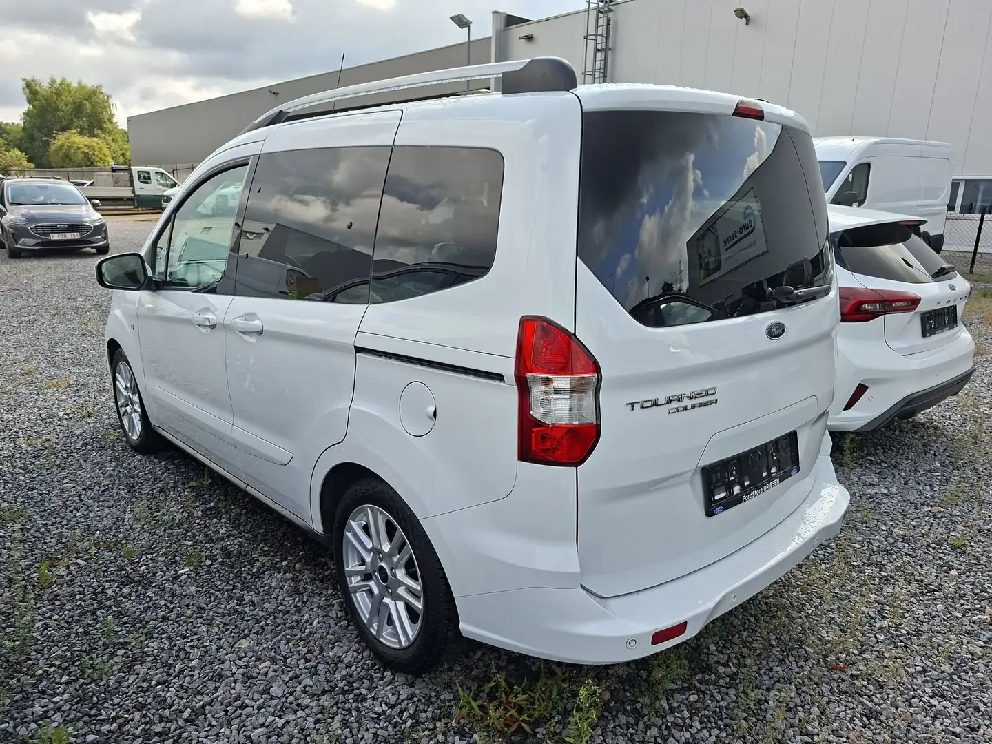 Ford Tourneo Titanium 1.0i 100pk  BIJ DRIESEN IN BREE Blanc - 2