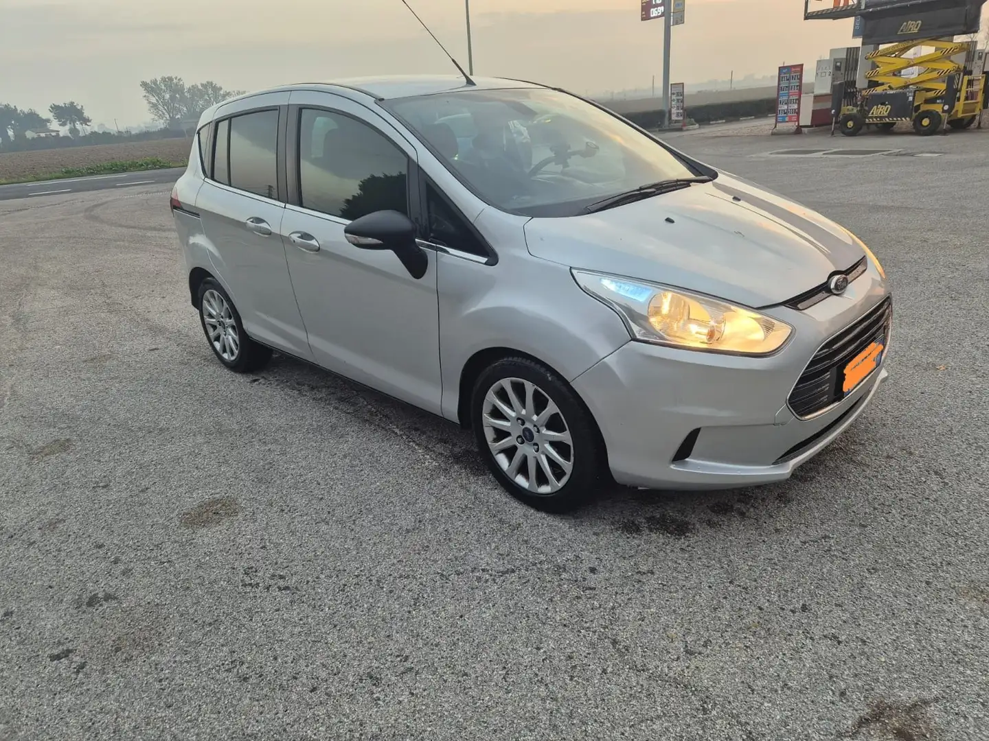 Ford B-Max 1.5 tdci Business Titanium 75cv - 1