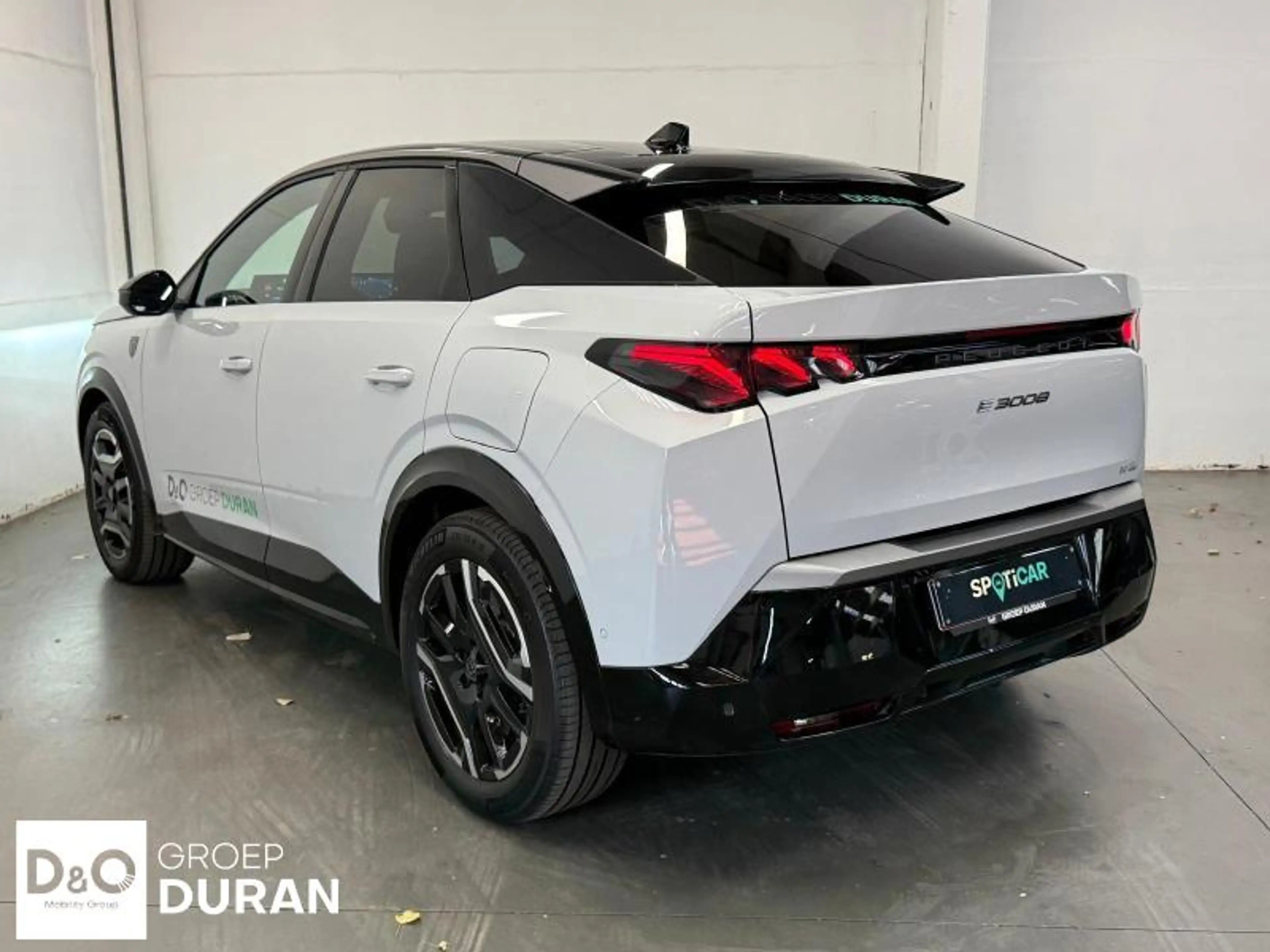 Peugeot 3008 E-3008 GT 213 pk Auto — photo 4