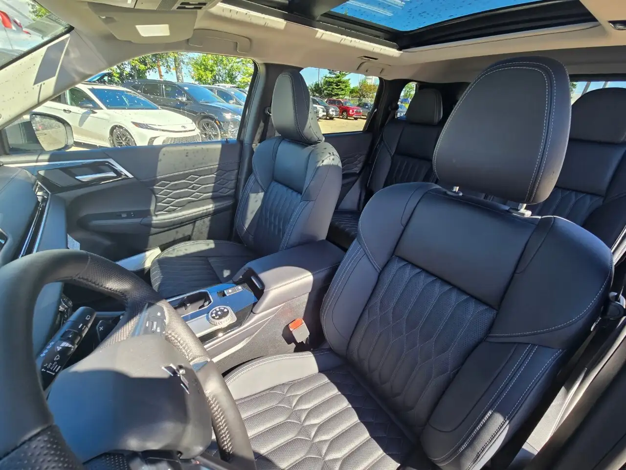 Mitsubishi Outlander снимка Mitsubishi Outlander