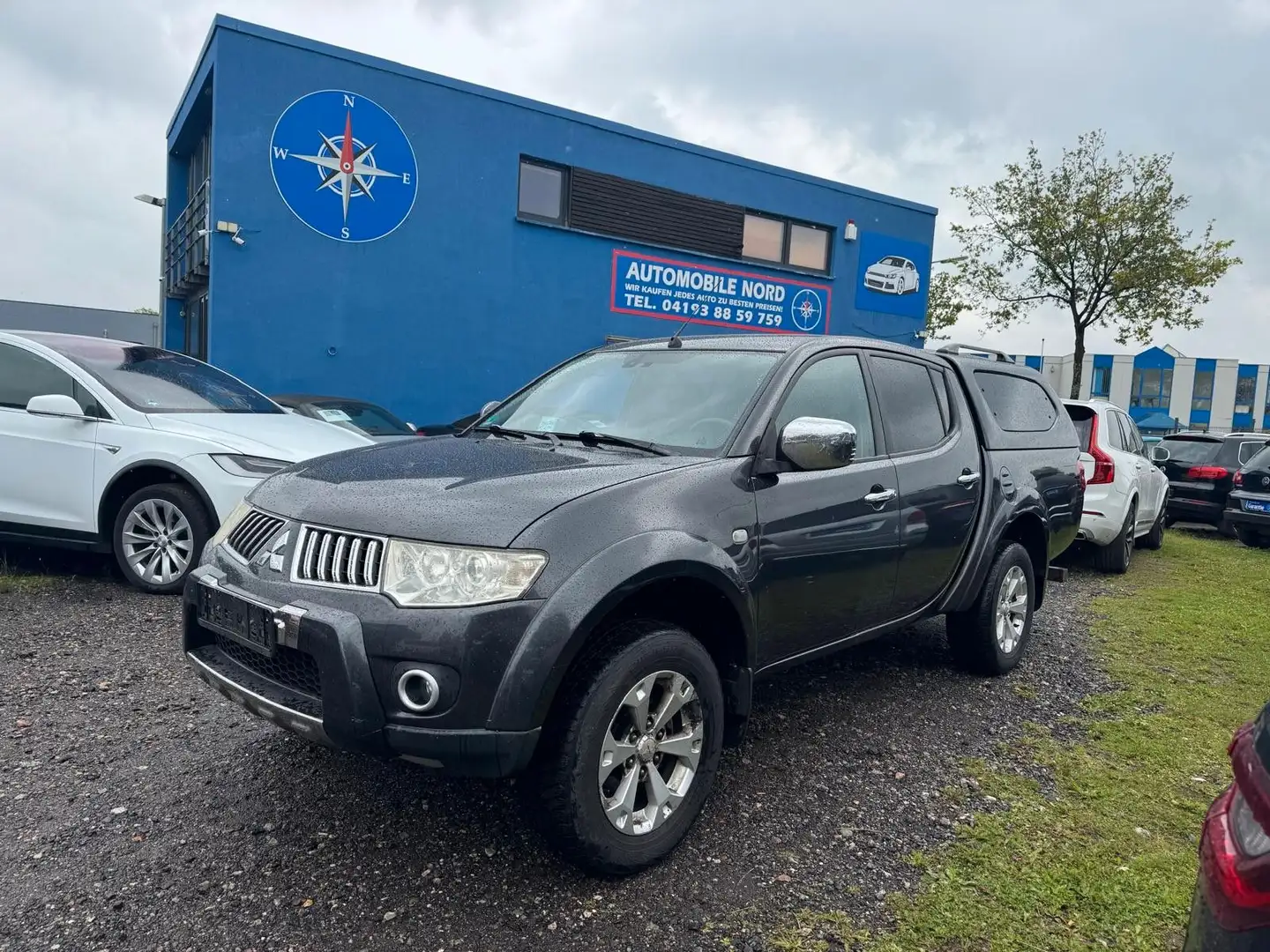 Mitsubishi L200 Invite Doppelkabine 4WD Grau - 1